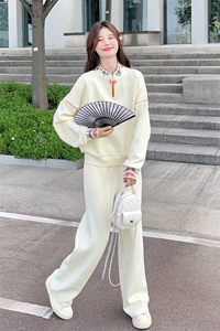 独特漂亮新中式奶杏色卫衣套装女春秋2025新款盐系穿搭长裤两件套图片