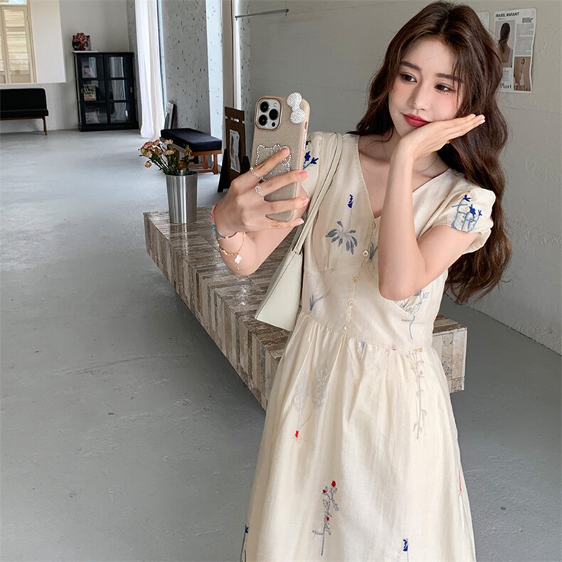 茶歇法式刺绣v领连衣裙女2025夏新款设计感森系复古收腰显瘦长裙,女装连衣裙,2C169
