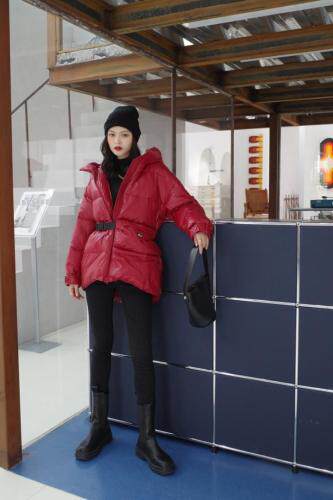 2021冬季羽绒服，女装羽绒服，易霏金熙