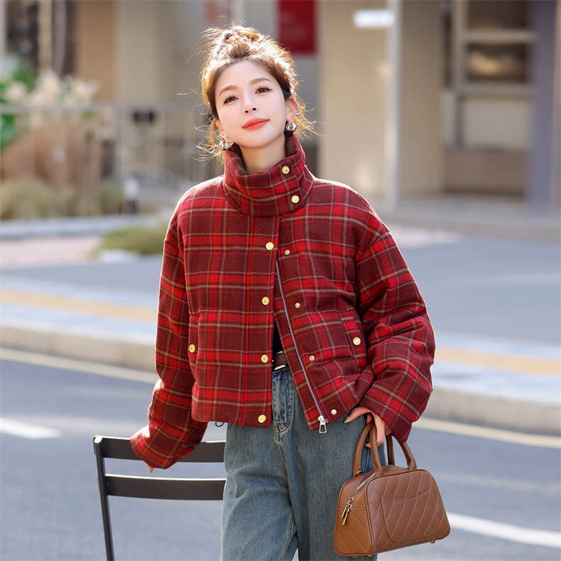 小香风红色格子短款羽绒服女2024冬季新款小个子立领白鸭绒面包服,女装羽绒服,意芙