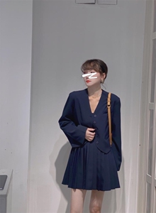 韩系百褶裙两件套图片