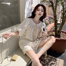 重工蕾丝刺绣套装女夏新款法式设计感显瘦休闲上衣阔腿短裤两件套，女装套装/套裙，2C203