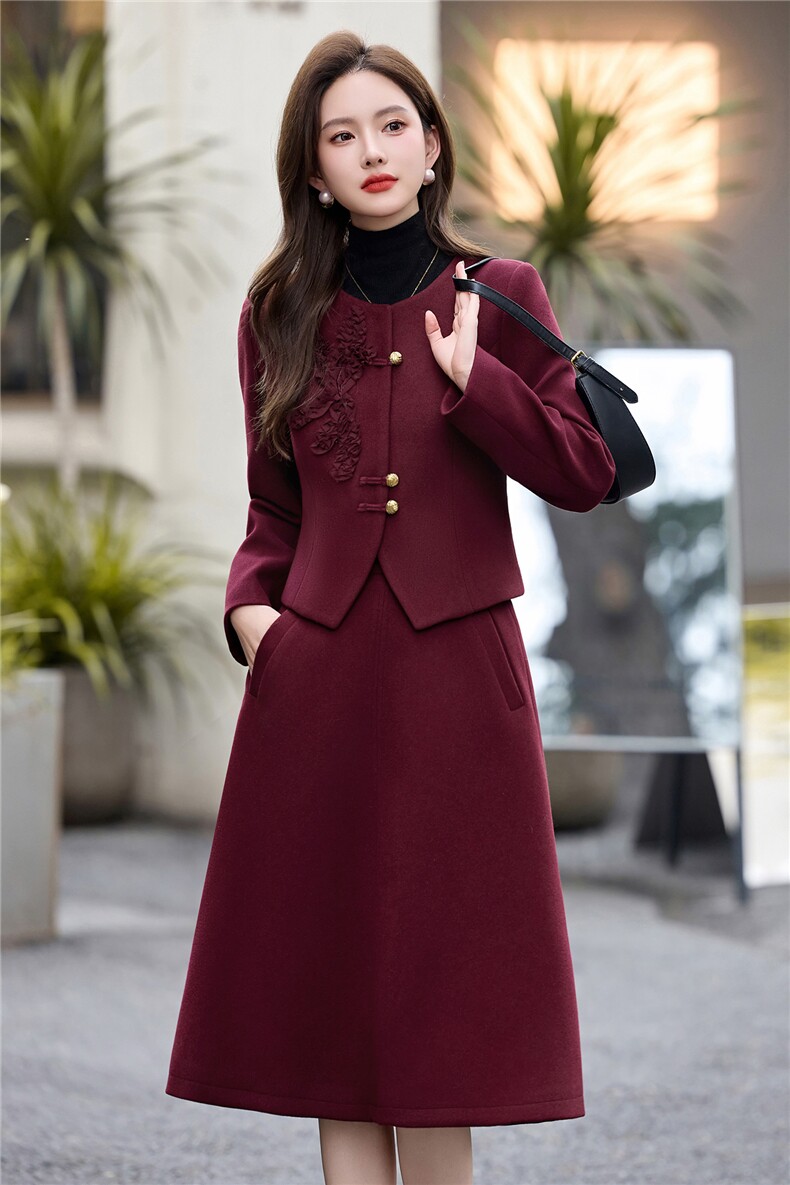 2025年冬季高端小香风绣花气质两件套装裙减龄穿搭套裙,女装套装/套裙,伊航服饰