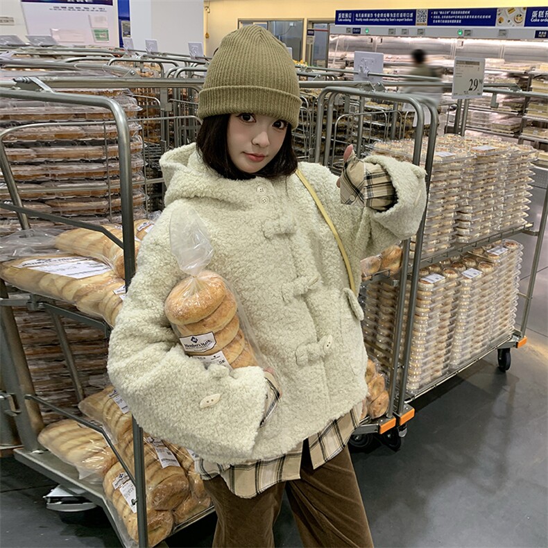 休闲连帽牛角扣羊羔毛短外套女秋冬超火好看高级小众加绒加厚夹克图片