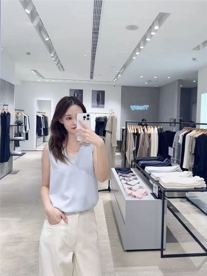 2025春夏新品女装三醋酯纤维混纺V领无袖衬衫图片