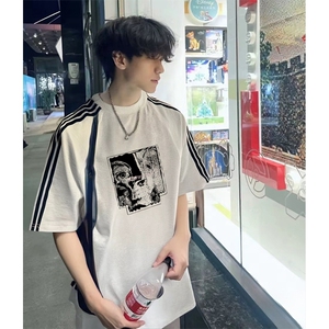 抖音得物品质二开240克宽松纯棉美式潮牌印花三条杠中性风短袖T恤图片