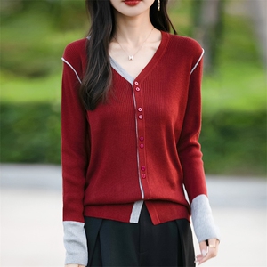 撞色针织开衫女2025春新款长袖上衣V领坑条毛衣显瘦小个子短外套图片
