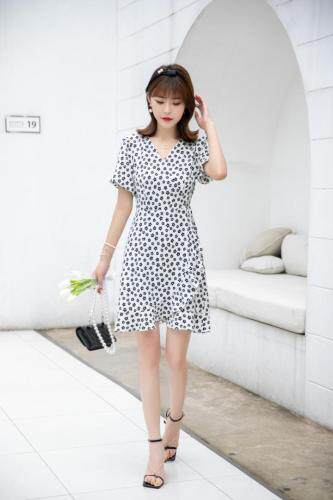 夏季新款黑白小花清凉淑女连衣裙，女装连衣裙，水锦红