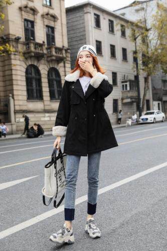 2021冬款新款袖口拼绒收腰设计款派克服，女装，红雀纺