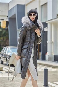 冬装现货 长款收腰羽绒服 蓄热防寒又亲肤图片