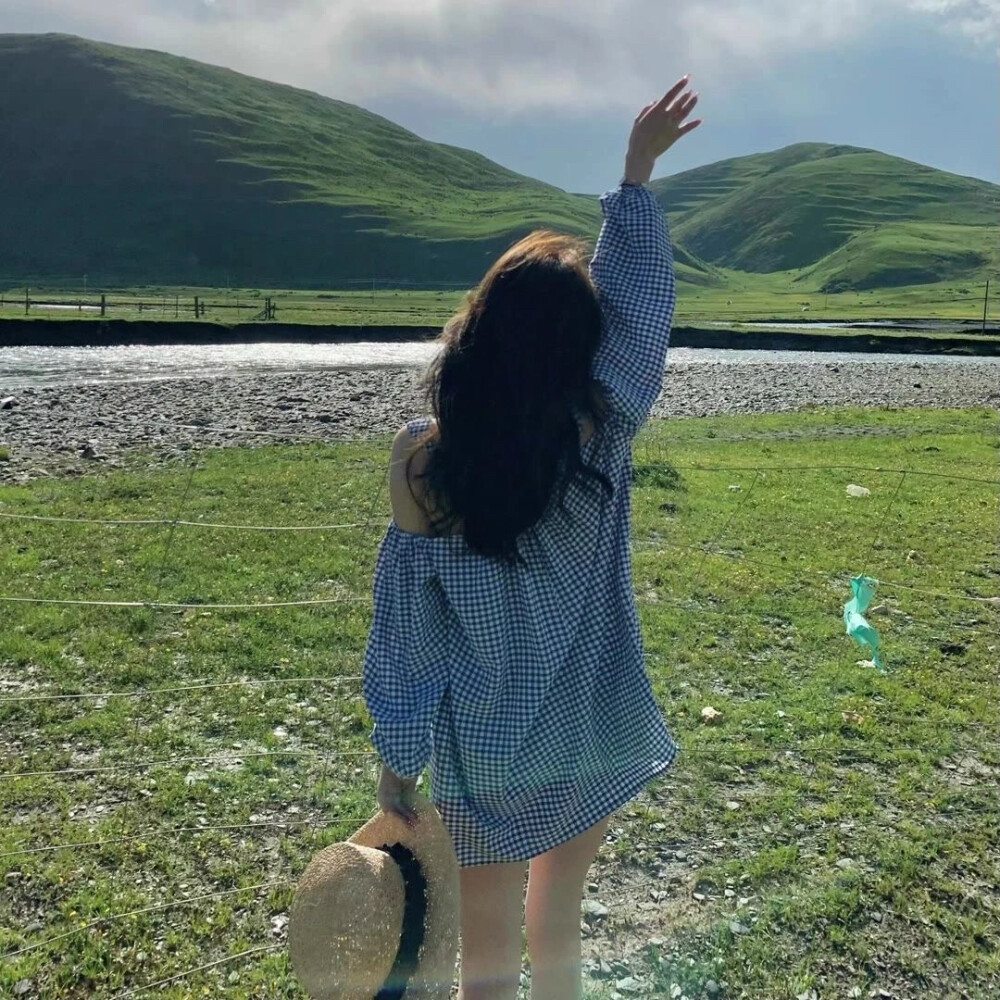 萱萱中高端欧韩女装批发的LOGO