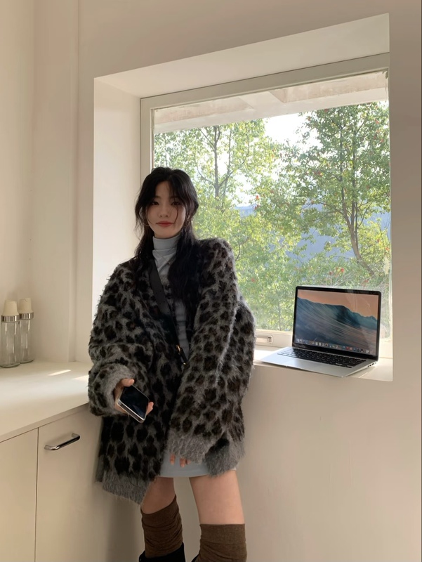 Retro Leopard Print Warm Sweater Jacket for Women 2024 Autumn and Winter New Korean Style Lazy Style Loose Niche Knitted Cardigan