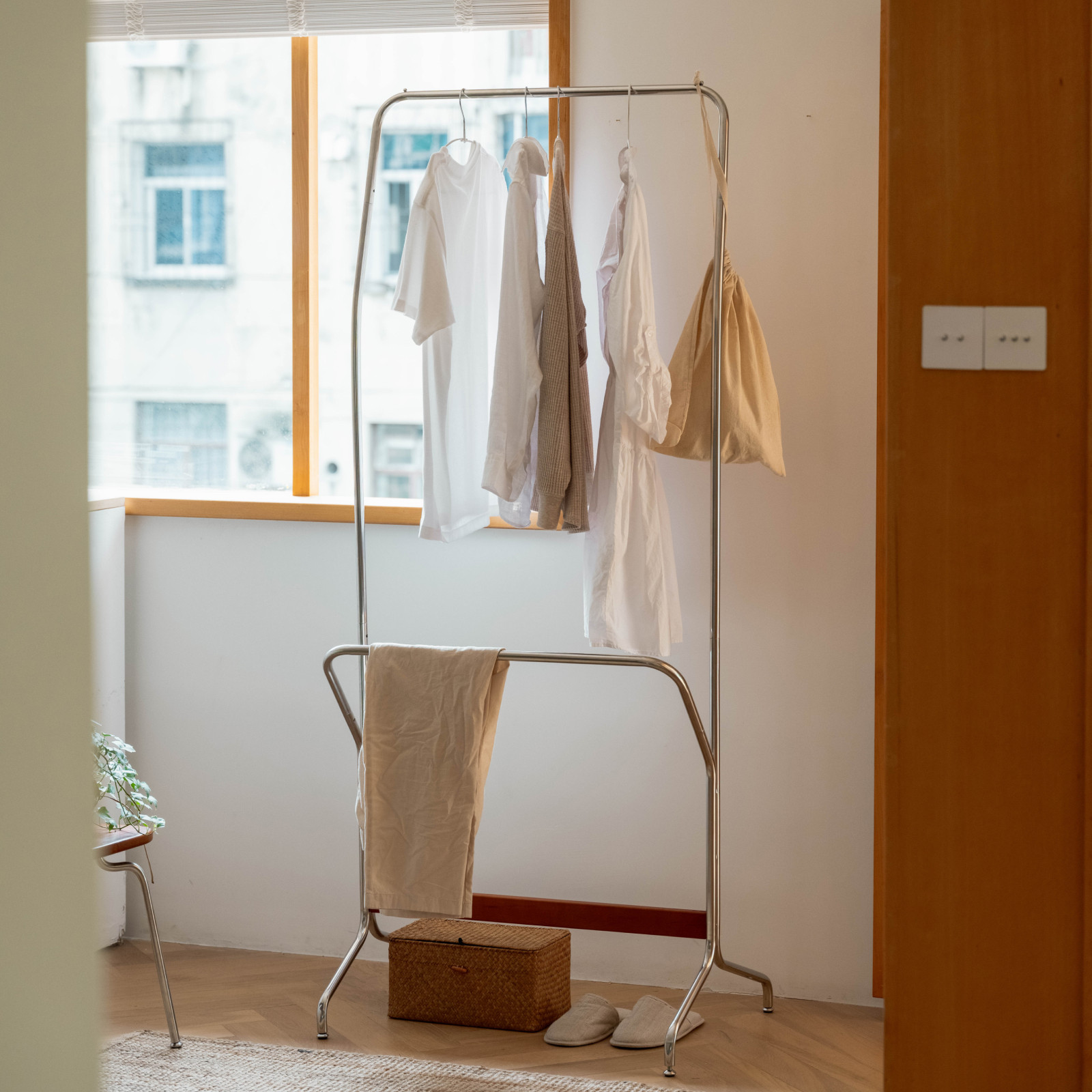 minimore) Even a rigging hat rack) Nordic minimalist Japanese style bedroom Genguan home metal floor hanging hanger 