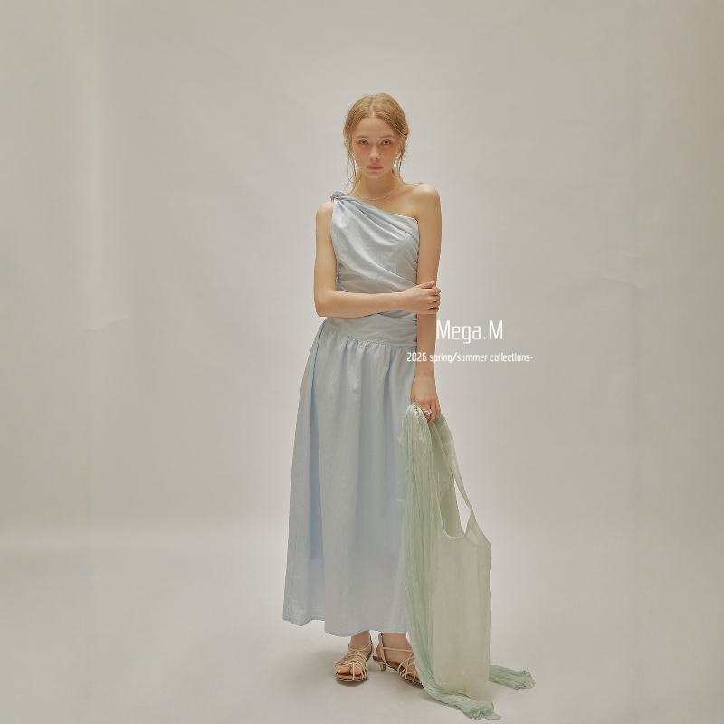 Margemeng 2026 Summer French-Style Off-Shoulder Dress with a Cinched Waist and Pleated Design, Elegant Mid-Length Dress 05111