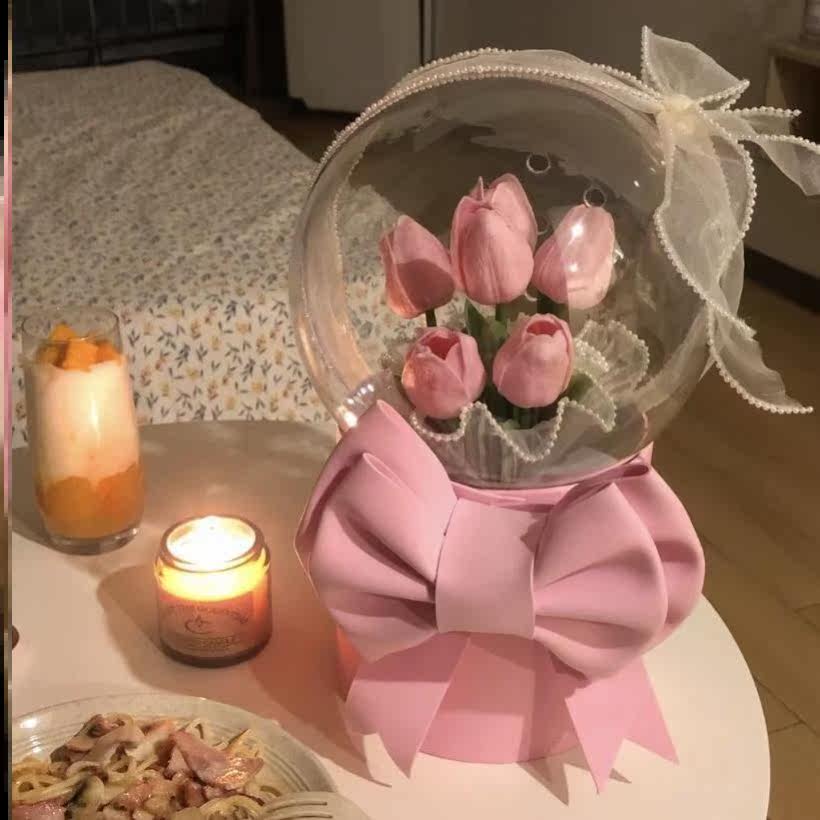 Tulip Hug Hug Hug Artisanal Gift Mesh Red Homed With Small Crowddesign Sensation Decorations to send bestie pictures and swing pieces