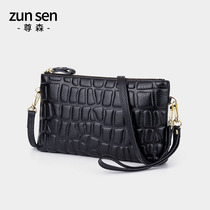Leather hand holding shoulder bag women 2021 summer new fashion embossed middle-aged mother cowhide shoulder bag small bag