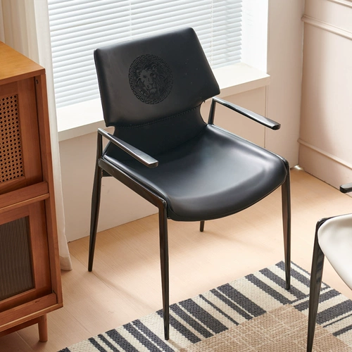 Итальянский легкий роскошный обеденный стул, домашний табурет с железной спинкой, кожаное кресло, стул для переговоров в отеле, стул для столовой