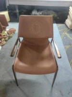 Коричневая кожа с апельсином-сэдлером [стиль вышивки золотой рамы]