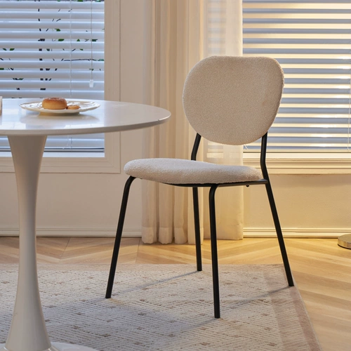 Скандинавский домашний обеденный стул, стул в кремовом стиле со спинкой, стул из ткани шерпа, дизайнерский железный стул для отдыха, стул для макияжа
