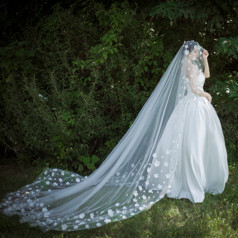 Head yarn main wedding dress Bride white long version trailing head accessories Petal Super Fairy Wedding for a real photo prop