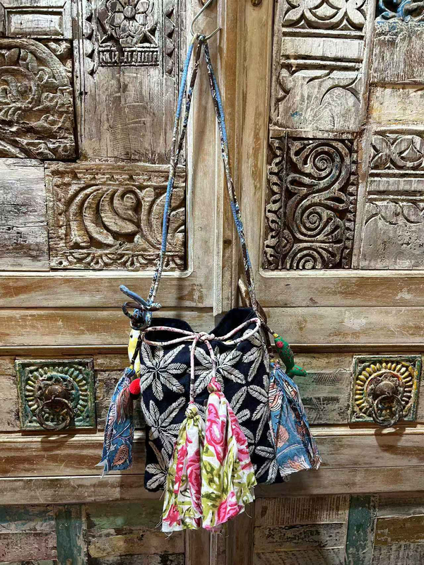 Thai Goods | Chiang Mai Colorful Chicken Handmade Embroidery Bags & Embroidered Bags & Sashiko Embroidery & Bangala Bags - No Returns or Exchanges Thai Goods | Chiang Mai Colorful Chicken Handmade Embroidery Bags & Embroidered Bags & Sashiko Embroidery & Bangala Bags - No Returns or Exchanges