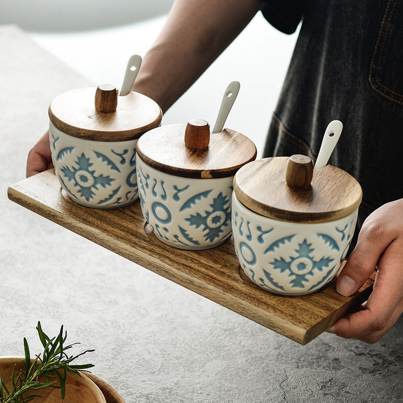 Household seasoning jar with spoon salt jar monosodium glutamate condiment box kitchen seasoning box creative embossed ceramic seasoning jar