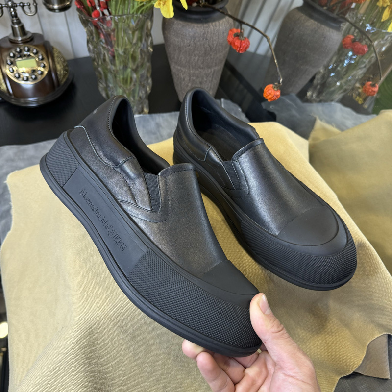 New Men's Slip-On Shoes, Couple's Genuine Leather Breathable Thick-Soled Black Commuter Mcqueen Men's Loafers, Small Black Shoes New Men's Slip-On Shoes, Couple's Genuine Leather Breathable Thick-Soled Black Commuter Mcqueen Men's Loafers, Small Black Shoes