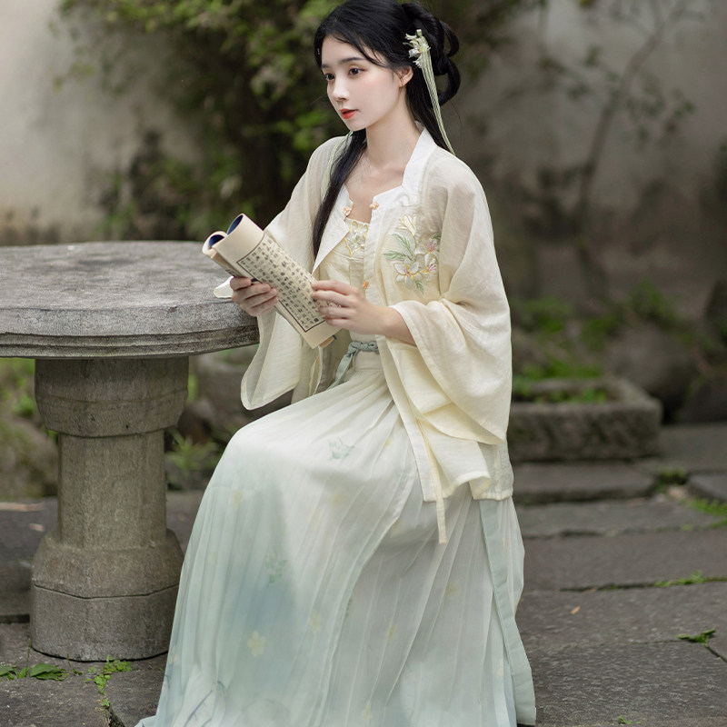 铃兰】汉服清凉日常：明制风与叠穿艺术的完美结合_汉服半身裙_淘宝服装网