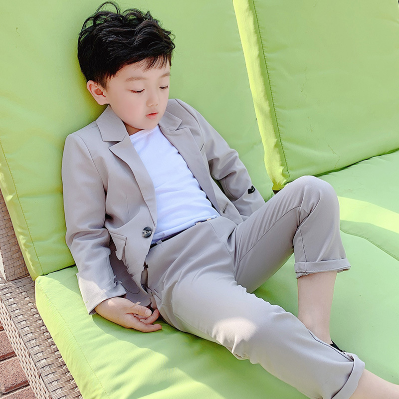 Chàng trai Suit 2020 mới phong cách mùa xuân ăn mặc giản dị childrens phù hợp với áo khoác cậu bé sàn catwalk thời trang váy.