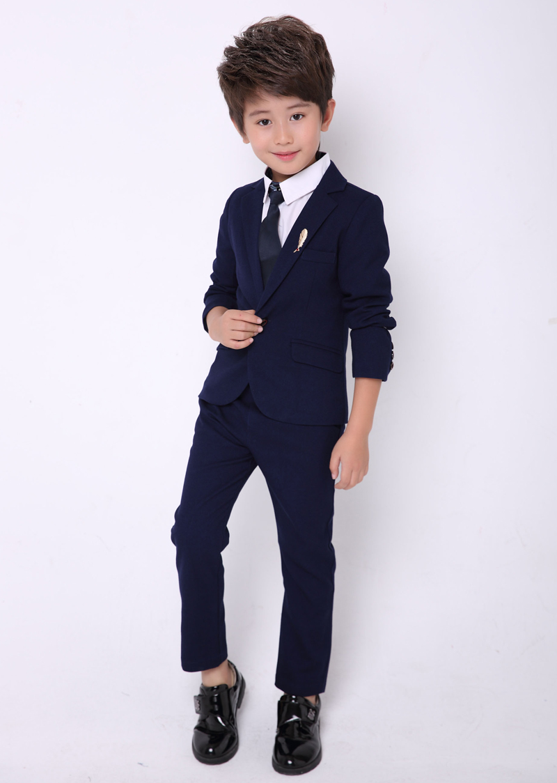 Mùa xuân Hàn Quốc phiên bản của trẻ em thường ăn mặc con trai nhỏ phù hợp với bộ ba mảnh đẹp trai phù hợp với hiệu suất máy chủ.