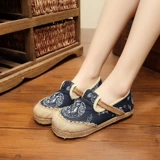 Весенняя старая пекинская ткань обувь одиночная обувь одиночная штука с большой головой, вышитая рыбака для рыбацкой туфли, плоская подошва, большая, размером