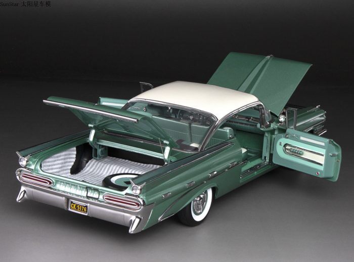 1/18 Sunstar 1959 Pontiac Bonneville hard top die cast model comeo
