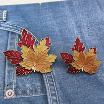 Autumn and winter maple leaf disc buckle niche brooch high-end womens corsage pin accessories decorative cheongsam placket retro buckle pin