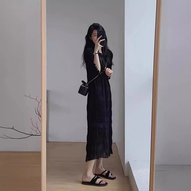 Black Pleated Petite Dress with a Cool and Sophisticated Style, Elegant and Slim-Fitting Chiffon Dress for Women in Summer