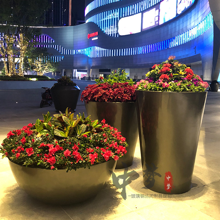 Outdoor commercial street characteristic glass-steel combination green plant flower pot shopping mall opening beauty Chen flower custom trumpet flower pot