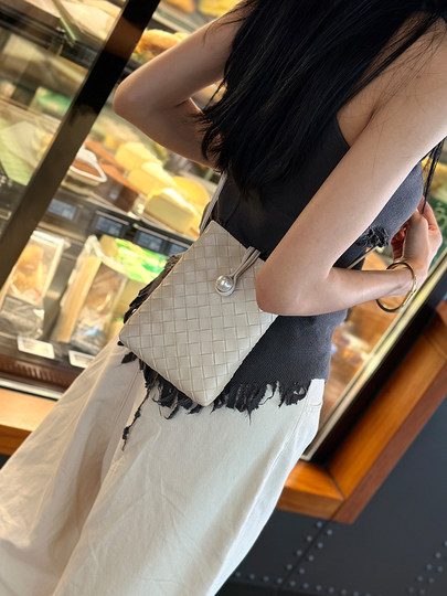Lightweight Mini Crossbody Bag for Women 2025 New Summer Genuine Leather Woven Phone Bag High-End Shoulder Bag Trendy