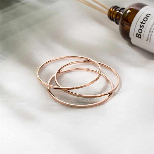 Châu Âu và Hoa Kỳ gió lạnh ba vòng tay bằng thép titan nữ đơn giản Sen tăng vàng vòng tay mạng đỏ thủy triều cá tính trang sức cá nhân vòng tay gỗ sưa