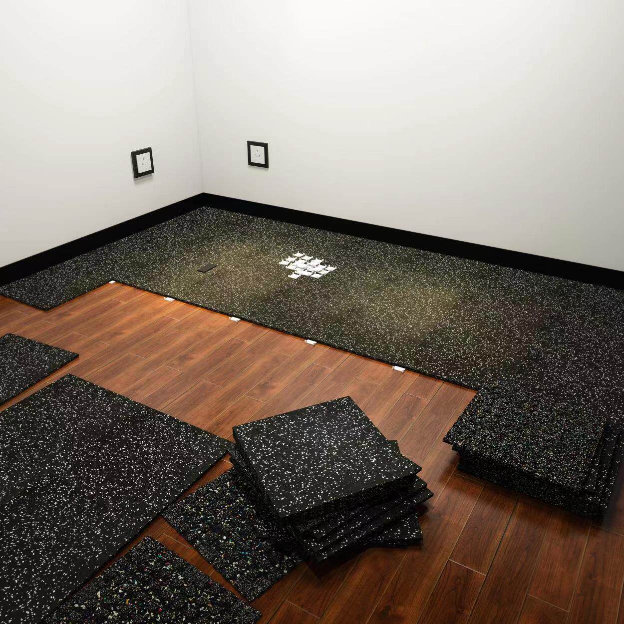 Gym rubber floor mat shock-absorbing soundproof floor sticker home sports floor strength area dumbbell treadmill barbell