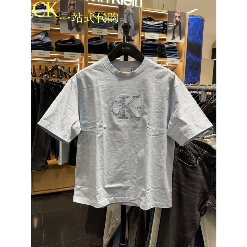 Calvin Klein/Ck Jeans Men's 2026 Spring and Summer Embroidered Cotton Round Neck Short-Sleeved T-Shirt 4Rf819G Calvin Klein/Ck Jeans Men's 2026 Spring and Summer Embroidered Cotton Round Neck Short-Sleeved T-Shirt 4Rf819G