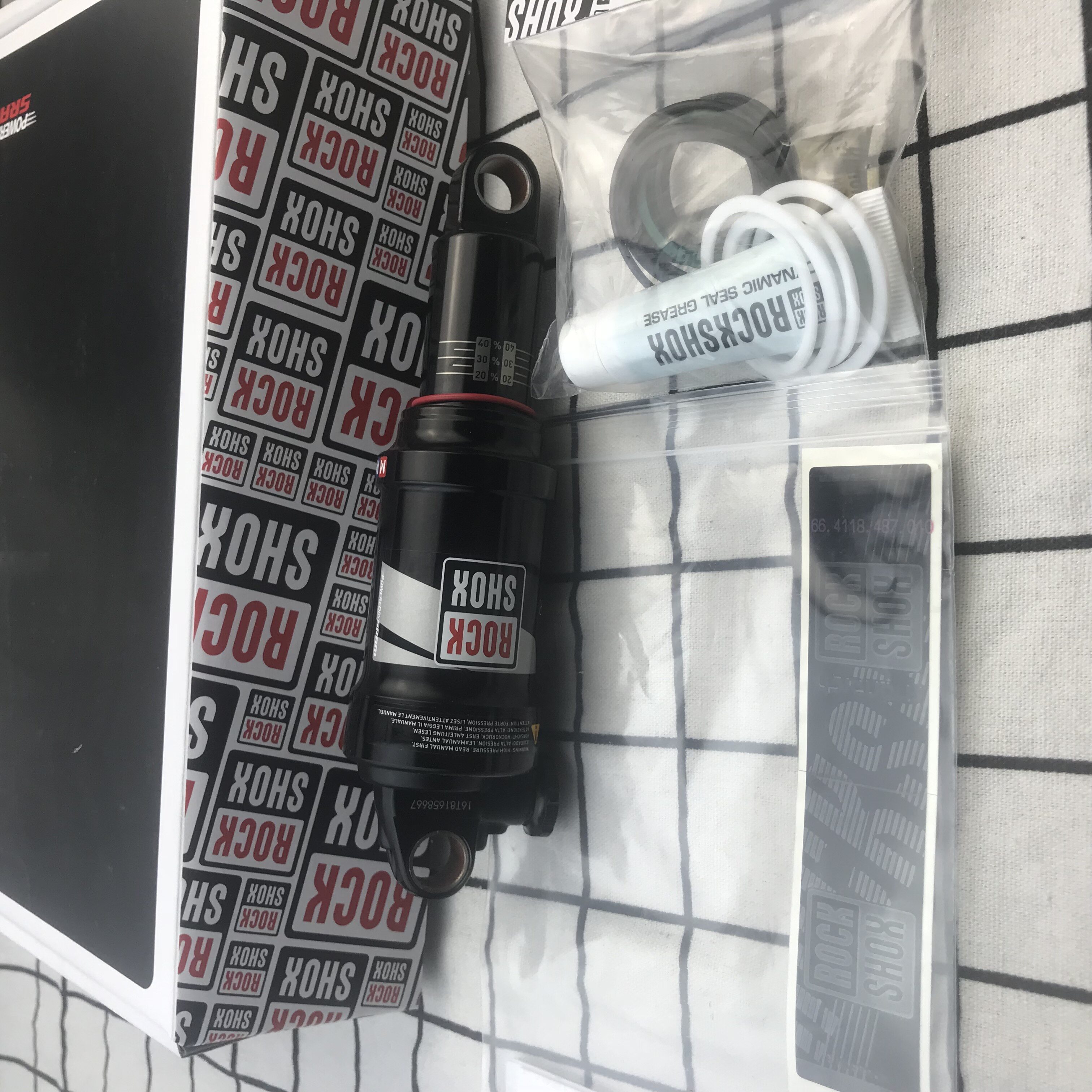 Boxed licensed RockShox Monarch R 165x38mm air pressure rebound soft tail XC rear shock absorber