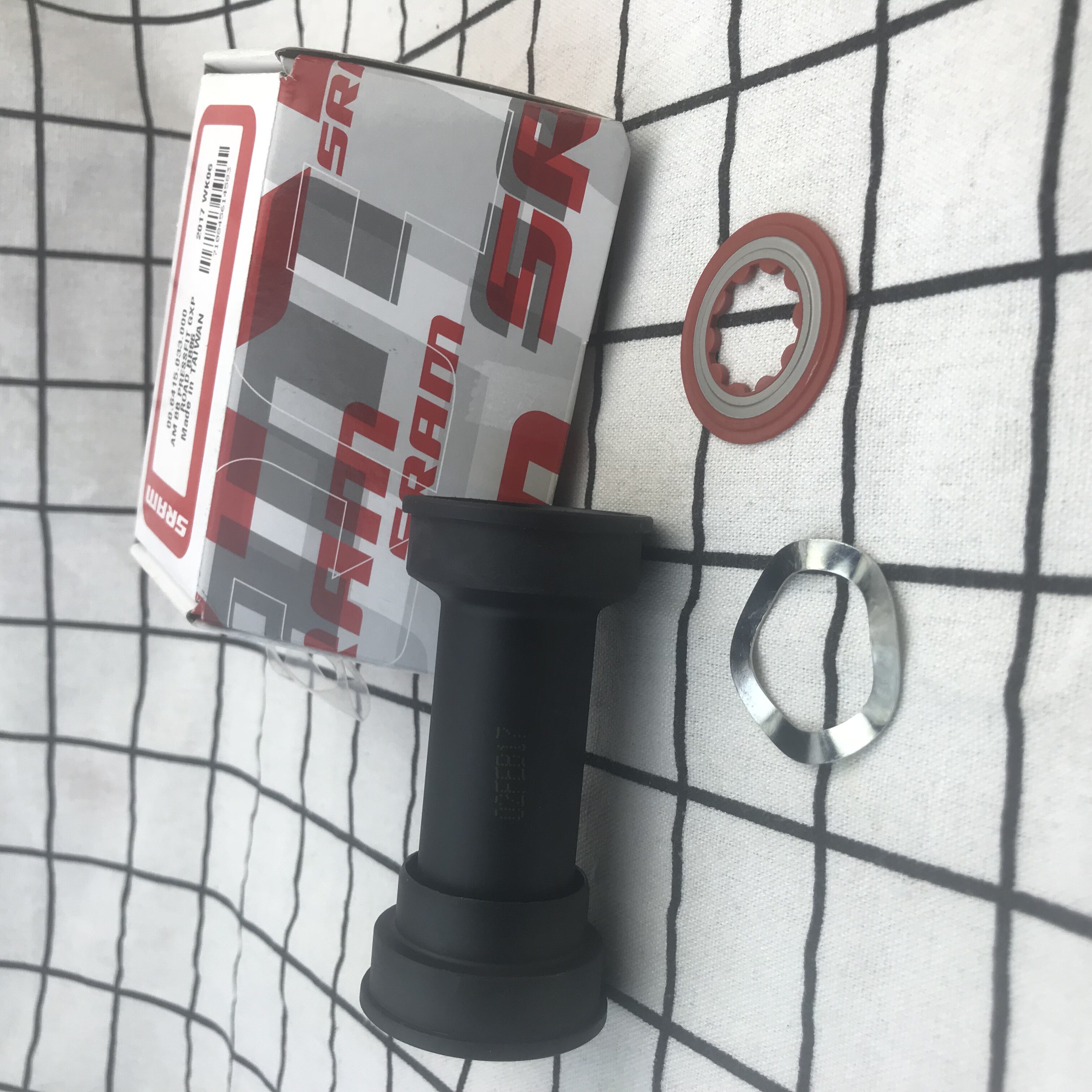 Boxed cargo SRAM couplet GXP Road BB86 ROAD car push-in axle