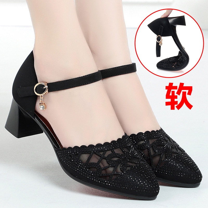 Spider King mother shoes soft bottom 2022 new summer middle-aged ladies one-line buckle with hollow thick heel