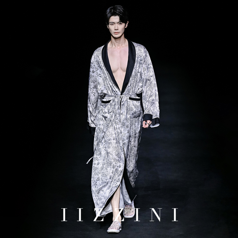 Iizzini【Runway Style】Original Men's Robe Spring and Autumn Long Sleeve Ice Silk Ink Painting Luxurious Long Tie-Up Morning Robe
