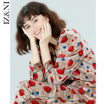 IIZZINI 2021 Pajamas Women Autumn Winter Long Sleeve Golden Velvet Blueberry Strawberry Print Sweet Home Clothes Set Women