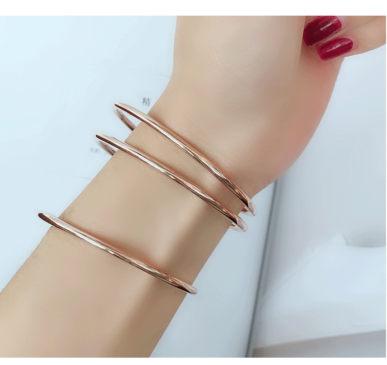Qi Qi phiên bản tiếng Hàn của vòng đeo tay bằng thép titan nữ hoa hồng vàng nam vòng đeo tay chữ thủy triều thương hiệu cặp đôi bạn gái quà tặng tùy chỉnh thạch anh tóc vàng