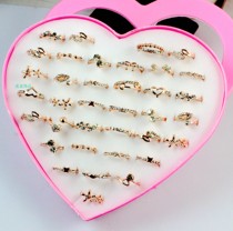 Manufacturer Ornament Mixed Batch Rose Gold Water Drill Ring Peach Heart 36 Fitted Tail Ring Ring Yiwu Small Goods Stock Source