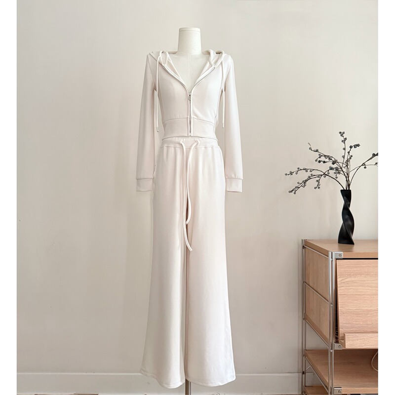 Chil Qiaoer Relaxed Fit Knitted Casual Waist-Cinching Hooded Short Top and Drapey Casual Pants Two-Piece Set for Women