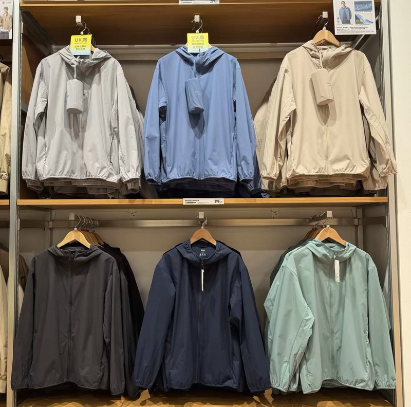 Authentic Purchase from the Store: Unisex Portable Uv Protection Hooded Jacket, Spring/Summer 26, 482210 Uniqlo Authentic Purchase from the Store: Unisex Portable Uv Protection Hooded Jacket, Spring/Summer 26, 482210 Uniqlo
