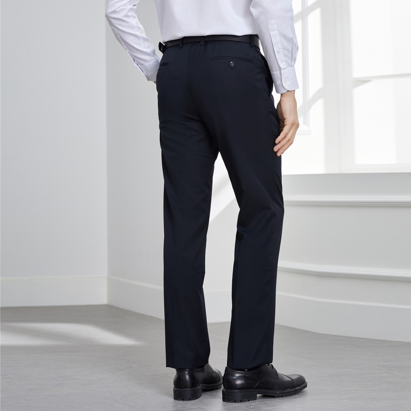 Một doanh nghiệp phía tây quần phù hợp với quần lỏng lẻo của nam giới rơi cảm giác được mặc quần dài chuyên nghiệp thường Tây Tạng xanh phù hợp với chiếc quần của nam giới.