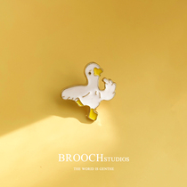 Cute little trinket brooch with damp personality anti-walking light buckle small duck chest badge Badge School Bag Clothes Accessories